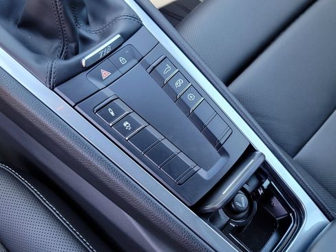 Used 2025 Porsche 718 Cayman RWD image 24