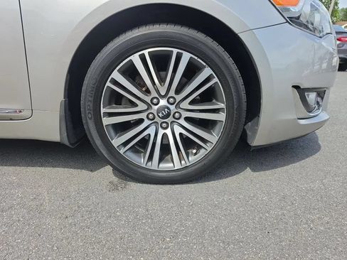 Used 2014 Kia Cadenza Premium w/ Luxury Package FWD image 9