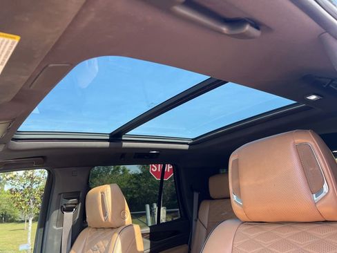 Used 2022 Cadillac Escalade Premium Luxury RWD image 71