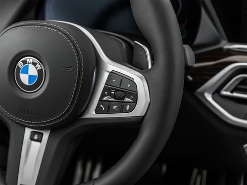 Used 2022 BMW X7 M50i w/ Dynamic Handling Package AWD/4WD image 52