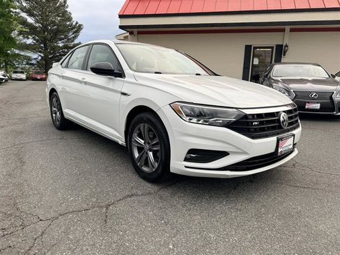 Used 2019 Volkswagen Jetta R-Line w/ R-Line Cold Weather Package FWD image 3