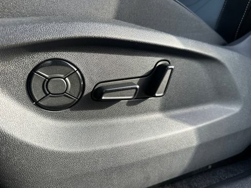 New 2026 Volkswagen Tiguan SE image 4