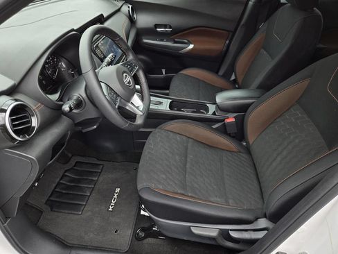 Certified 2023 Nissan Kicks SR FWD image 18