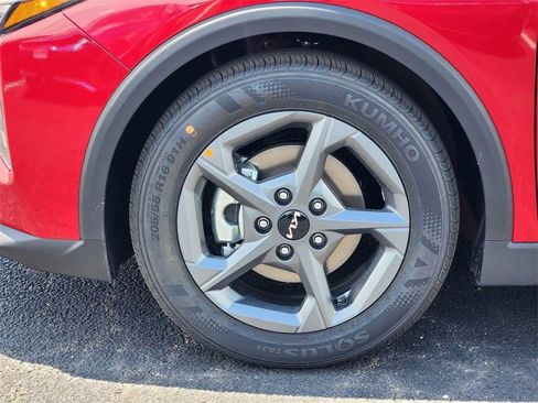 New 2025 Kia K4 LXS image 7