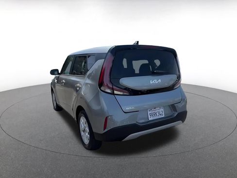 Used 2025 Kia Soul LX w/ LX Technology Package FWD image 11