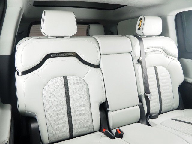 Used 2024 Rivian R1S AWD Adventure image 17