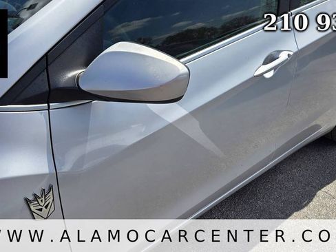 Used 2016 Hyundai Elantra GT FWD image 9