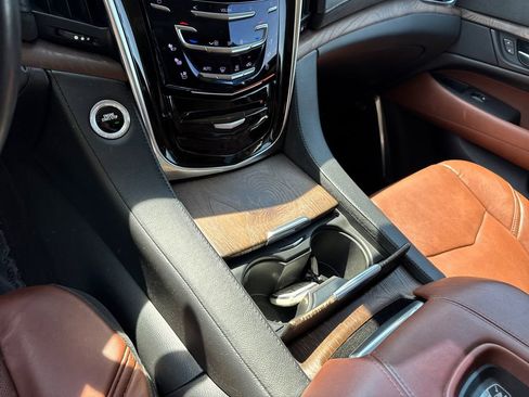 Used 2018 Cadillac Escalade ESV Premium Luxury image 30