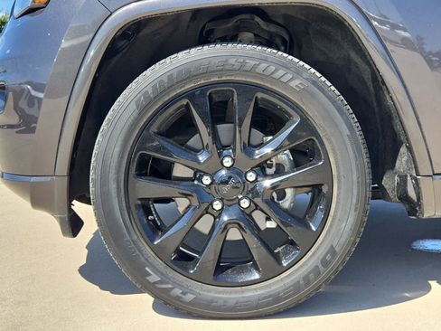 Used 2019 Jeep Grand Cherokee Altitude RWD image 13