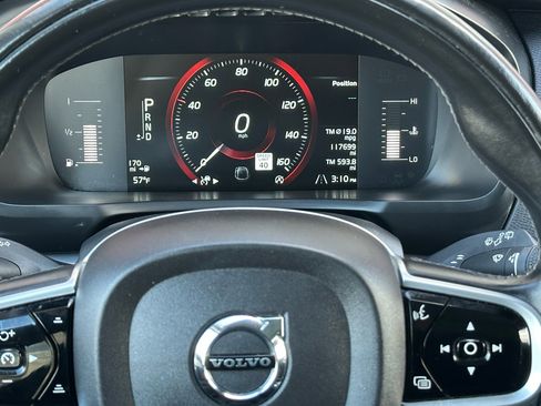 Used 2018 Volvo XC90 T5 Momentum w/ Convenience Package image 9