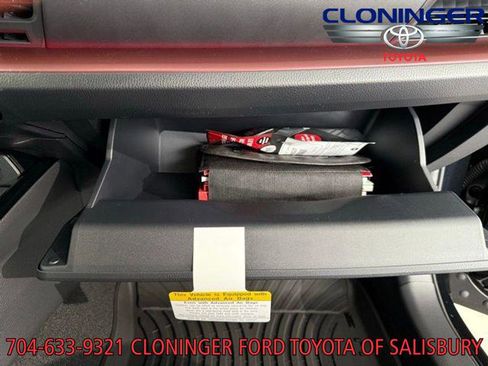 New 2025 Toyota Prius Plug-In Hybrid image 31