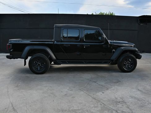Used 2021 Jeep Gladiator Sport AWD/4WD image 6
