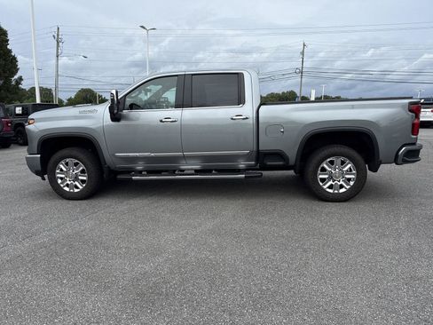 Used 2024 Chevrolet Silverado 2500 High Country w/ Technology Package AWD/4WD image 8