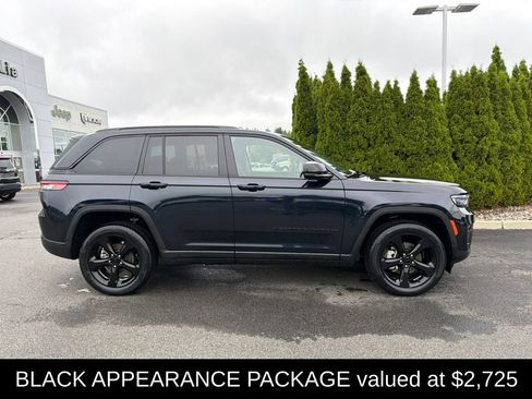 Used 2023 Jeep Grand Cherokee Limited w/ Black Appearance Package AWD/4WD image 2