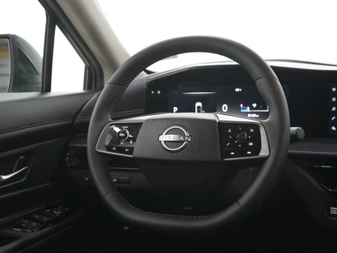 Used 2025 Nissan Murano SV AWD/4WD image 14