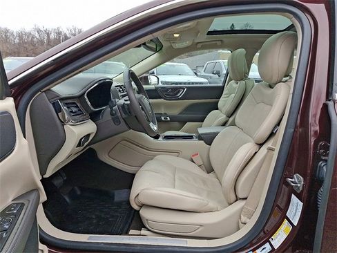 Used 2018 Lincoln Continental Select w/ Continental Climate Package image 13