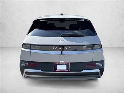 New 2025 Hyundai Ioniq 5 SE image 8
