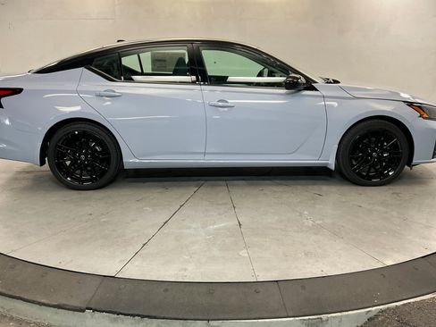 New 2026 Nissan Altima 2.5 SR w/ SR Midnight Edition Package FWD image 5