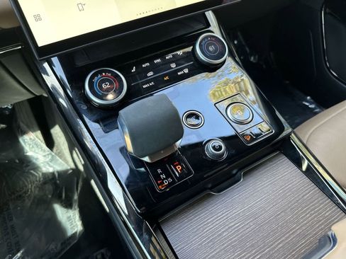 Used 2023 Land Rover Range Rover Sport SE image 16