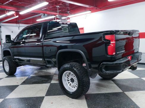 Used 2024 Chevrolet Silverado 2500 High Country w/ High Country Premium Package AWD/4WD image 6