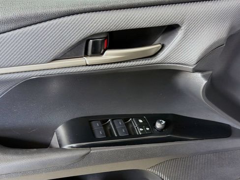 Used 2025 Toyota Camry SE FWD image 17