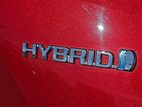 Used 2022 Toyota Prius LE image 9