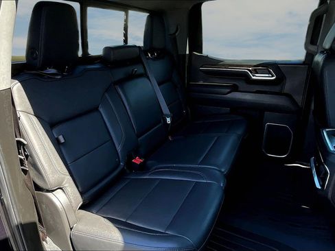 Used 2022 GMC Sierra 1500 Elevation w/ Elevation Premium Package image 17