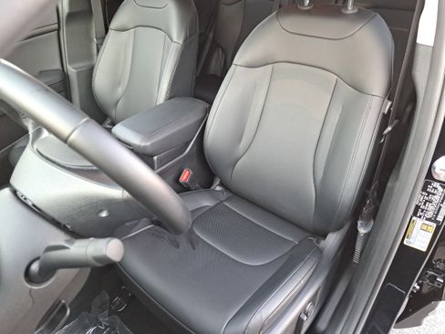 Used 2023 Kia Sportage EX image 14