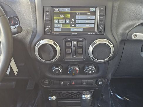 Used 2014 Jeep Wrangler Unlimited Sahara w/ Connectivity Group AWD/4WD image 21