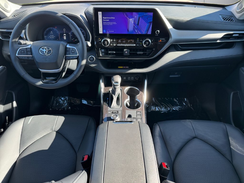 Certified 2026 Toyota Highlander Limited AWD/4WD image 12
