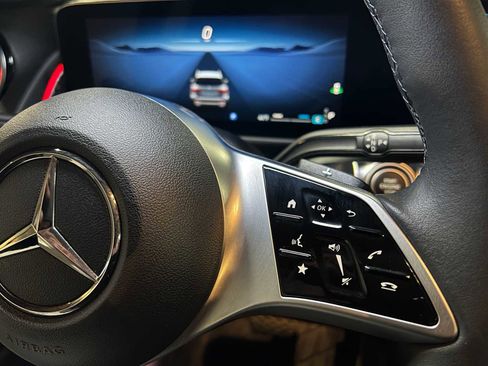 Certified 2025 Mercedes-Benz GLB 250 4MATIC image 28