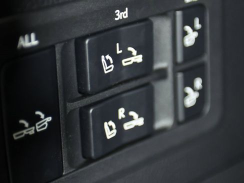 Used 2023 Lexus LX 600 4WD w/ Appearance Package image 16