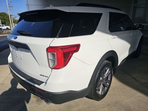 Used 2022 Ford Explorer XLT w/ Equipment Group 202A image 5
