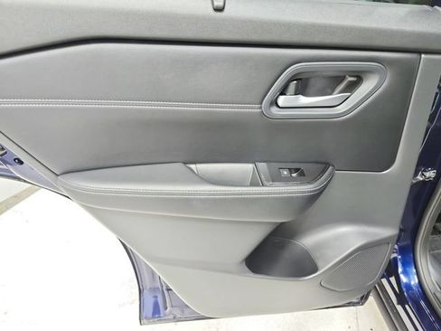 Used 2025 Nissan Rogue SV w/ SV Premium Package FWD image 33