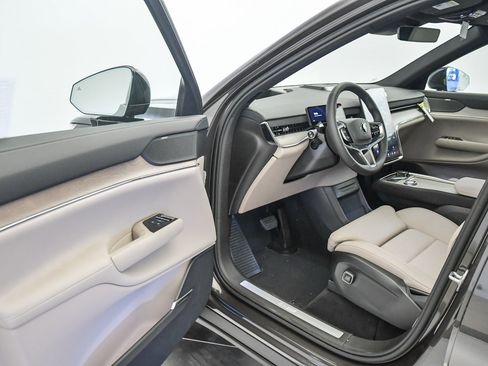 New 2025 Volvo EX90 Plus image 24