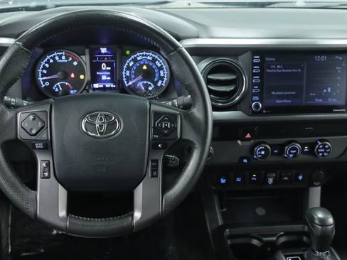 Used 2020 Toyota Tacoma TRD Off-Road image 12