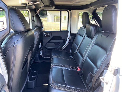 Used 2022 Jeep Wrangler Unlimited Sahara AWD/4WD image 12