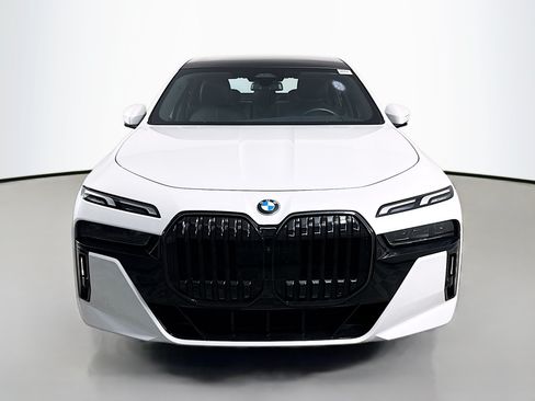 Used 2025 BMW 740i RWD image 2