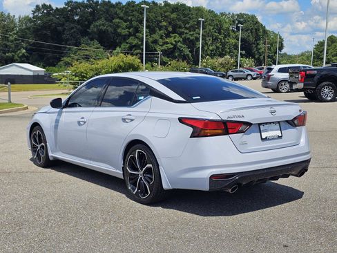 Used 2024 Nissan Altima 2.5 SR w/ SR Premium Package FWD image 11