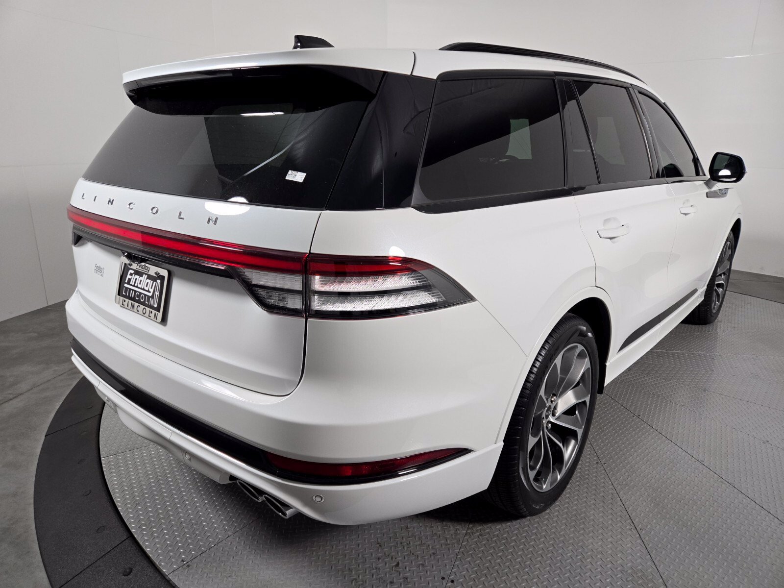 New 2026 Lincoln Aviator AWD w/ Jet Appearance Package image 4