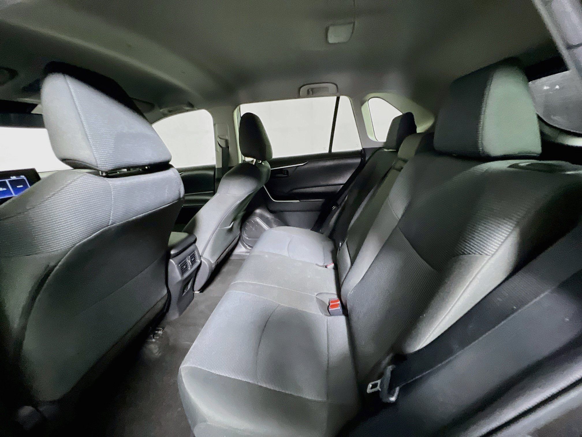 Used 2022 Toyota RAV4 LE AWD/4WD image 27