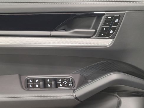 New 2026 Porsche Cayenne image 14