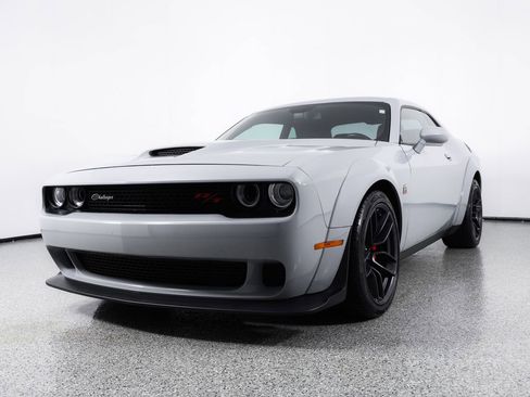Used 2022 Dodge Challenger R/T Scat Pack RWD image 3