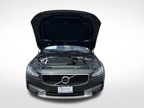 Used 2020 Volvo V90 T6 Cross Country image 18