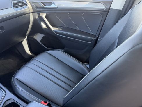 Used 2024 Volkswagen Tiguan SE image 16