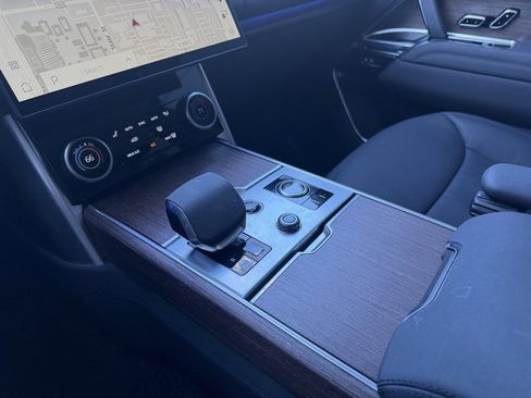 Certified 2023 Land Rover Range Rover SE image 21