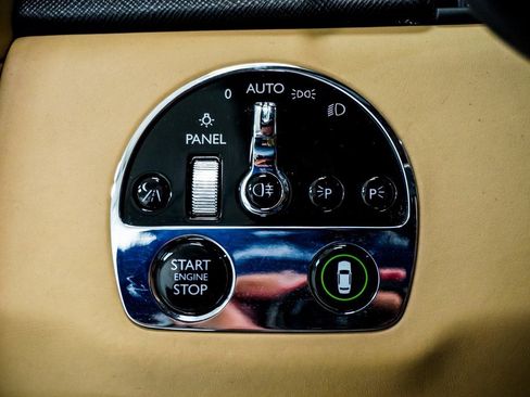 Used 2020 Rolls-Royce Cullinan image 30