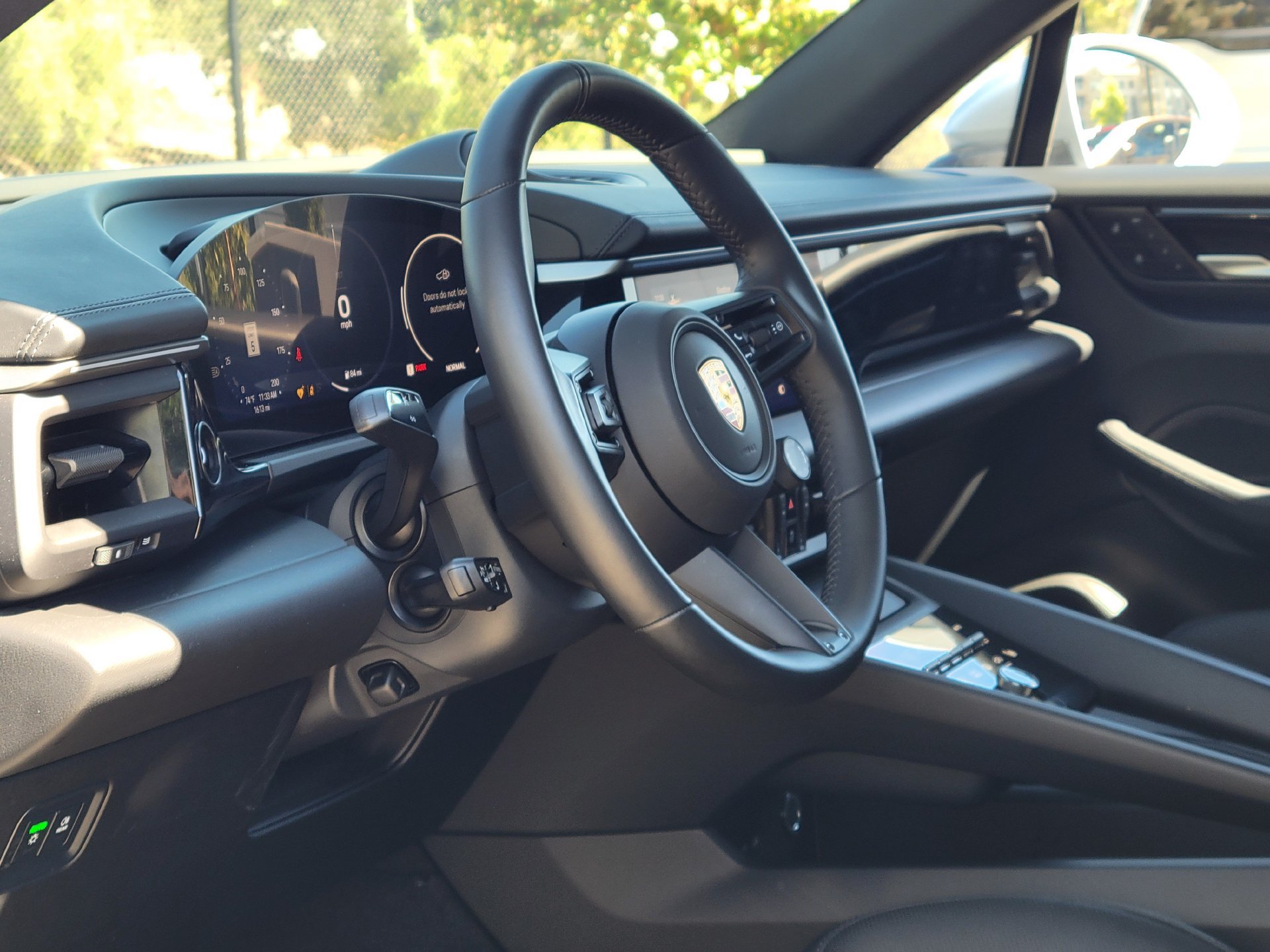 Used 2025 Porsche Macan Electric RWD image 4