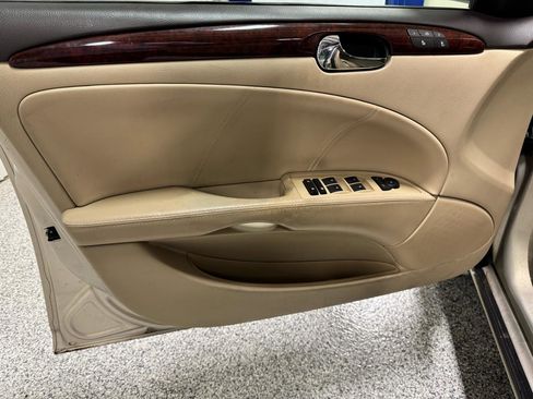 Used 2009 Buick Lucerne CXL FWD image 13