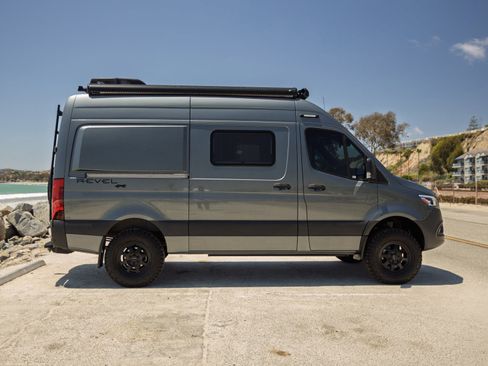 Used 2022 Mercedes-Benz Sprinter 2500 image 4